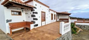 VV La Casita de Nina "by henrypole home"