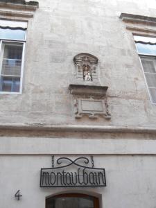 Hotels Hotel de Montaulbain : photos des chambres