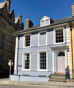 Apartment 4, 1 Laura Place