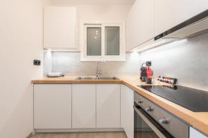 Petraki Residence 1bdr Apt with balcony 1 min from Ermou str