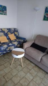 Appartements Appartement 4 personnes 5mn plage Piscine wifi parking : Appartement 1 Chambre