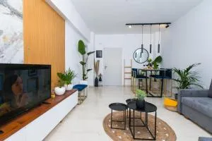 #Avant_Garde #Beach 2',Downtown 5' - Áyios Andónios