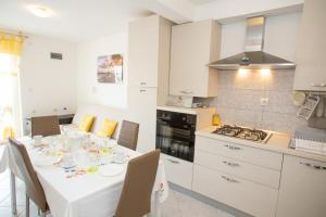 Apartment Tara with pool