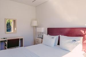 Double Room with Private Bathroom room in Casa das Mourôas