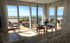 Marina 1 Atico de Lujo Vistas al mar Piscina - Ubytování bez kategorie ve městě Conil de la Frontera