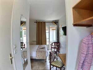 Hotels Logis Hotel du Chateau : Chambre Double avec Terrasse - Non remboursable