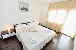 Comfort One-Bedroom Apartment with Balcony room in Apartment House Jerko