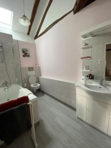 B&B / Chambres d'hotes L'Envers : Chambre Double ou Lits Jumeaux avec Salle de Bains Privative