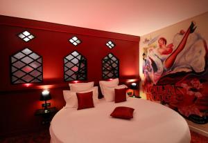 Hotels Secret de Paris - Hotel & Spa : Chambre Double Moulin Rouge avec Douche