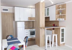 Sunny Blue One-Bedroom Flat with Balcony by Flat Mаnager