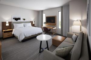 Studio Suite with King Bed - Non-Smoking room in Staybridge Suites Louisville Expo Center