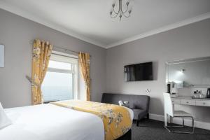 King Room with Sea View room in Pebble House