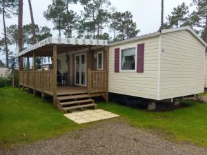 Maisons de vacances Bungalow de 3 chambres avec piscine partagee jardin amenage et wifi a Saint Julien en Born a 5 km de la plage : photos des chambres