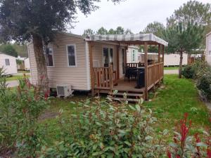 Maisons de vacances Bungalow de 2 chambres avec piscine partagee jardin amenage et wifi a Saint Julien en Born a 4 km de la plage : photos des chambres