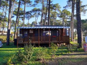 Maisons de vacances Bungalow de 3 chambres avec piscine partagee jardin amenage et wifi a Saint Julien en Born a 4 km de la plage : photos des chambres