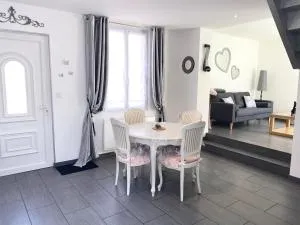 Villa la Vie, Maison entière pour 4 personnes, avec extérieur, Tout inclus, ménage, linge, wifi - Puys