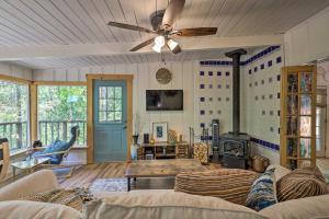 Loch Lomond Cabin with Hot Tub, Near Wineries!