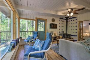 Loch Lomond Cabin with Hot Tub, Near Wineries!