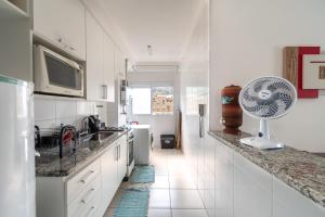 Enseada no Guarujá a 650m da praia com piscina