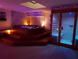 Suite room jacuzzi sauna privatif illimité Clisson