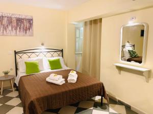 Costas Rooms Aegina Greece