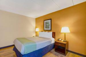 Double Room - Non-Smoking  room in Motel 6-Milford CT