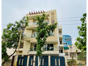 BluO 1BHK - DLF CyberCity, MG Road - Balcony, Lift