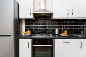 F4 Modern Double Room (Sandycroft Guest House)