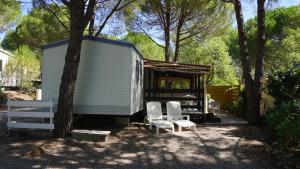 Campings Chalets met buitenkeuken op Camping Lei Suves - JoyCasa : photos des chambres