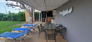 Petrakis Afrathias garden house