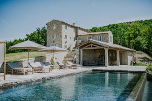 Luxury estate with 6 hectares land near hilltop town Motovun 