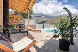 NORMABEL relaxing villa with heated pool and sauna