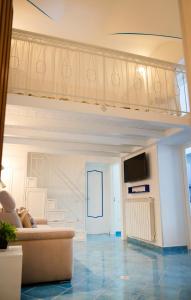 Levante - charming apartment with sea-view terrace, fits up to 7 guests