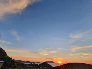 Vira Sunset House Milos Greece