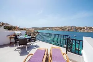 Harbour Lights Seafront Penthouse, with large terrace with stunning panoramic sea views - by Getawaysmalta - Tal-Milord