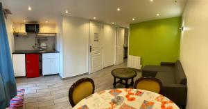 Appartements Appt F2 bis entiere avec parking a Jardin des Plantes, Rouen : photos des chambres