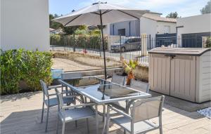 Maisons de vacances Awesome Home In Beaulieu With Outdoor Swimming Pool : photos des chambres
