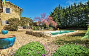 Maisons de vacances Gorgeous Home In Mejannes-les-ales With Kitchen : photos des chambres