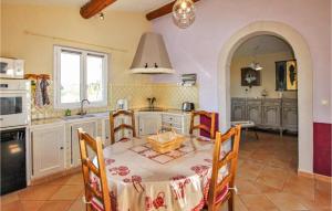 Maisons de vacances Stunning home in Rochefort du Gard with 2 Bedrooms : photos des chambres