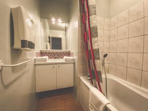 Appart'hotels Appart'Hotel LIDO au bord de l'eau : Studio - Vue sur Mer