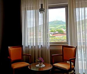 Hotels Hotel Munsch, Colmar Nord - Haut-Koenigsbourg : Chambre Double Supérieure avec Balcon