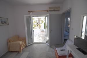 ground floor apartment Paros Greece