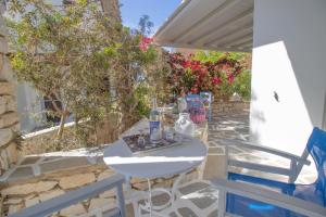 ground floor apartment Paros Greece