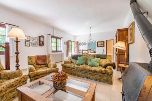 Sóller house close to the center, large flat orchard and pool.