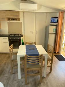 Appartements Mobil Home 3 chambres climatise tout equipe : photos des chambres