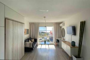 Confortable estudio con vista al Rio Parana.