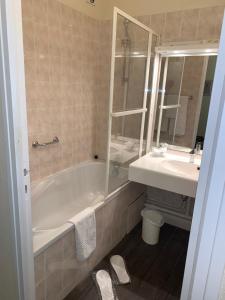 Hotels Logis Hotel Les Nympheas : Chambre Double