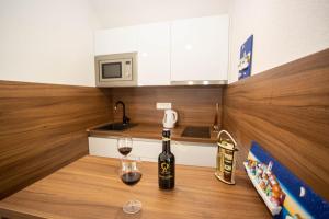 Apartments LORY,ON PROMENADE,BEACH NIKOLINA,WIFI,PARKING