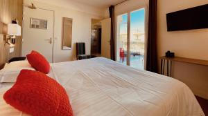 Hotels Hotel Courbet : photos des chambres