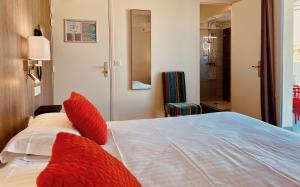 Hotels Hotel Courbet : photos des chambres